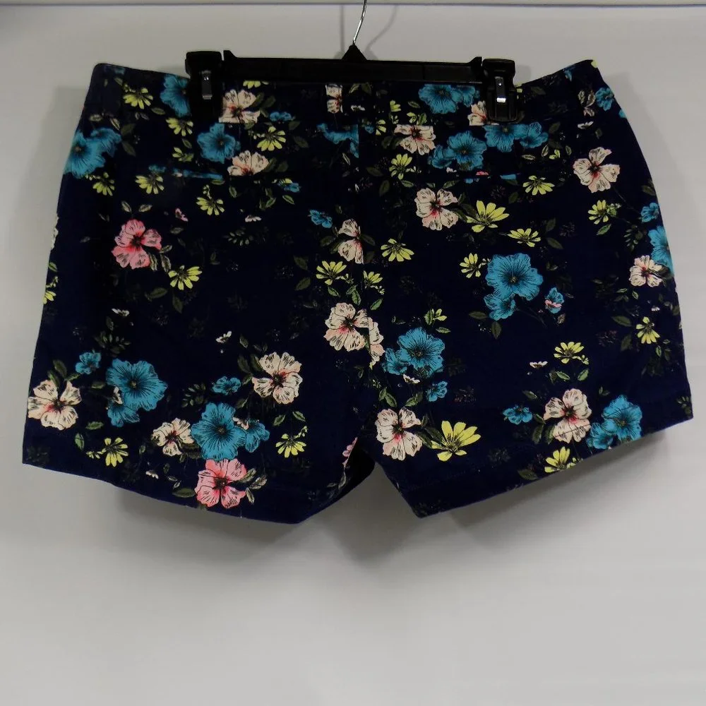 a.n.a. (A New Approach) Flowered Twill Shorts Size 14 - Picture 3 of 8